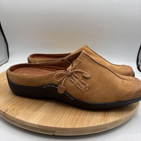 Naturalizer Tan Nubuck Leather Bow Mules Slip On Flats Womens 7.5 WW Wide Shoes - Picture 1 of 9